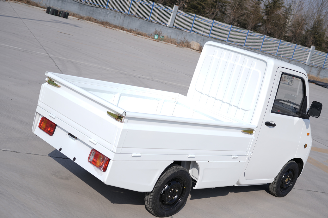 HYST-2 electric pickup truck
